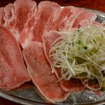 Nagoya Meibutsu Miso Tonchanya Kounomiya Horumon - ネギ塩豚タン