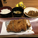 Tonkatsu Keiwaikei - ローストンカツ膳　990円(税込)　※＋カレーの図