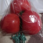 サングリア - トマト３個230円