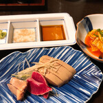 鳥田中 - 湯引 はつ･砂肝･レバーと胸肉の黄身醤油和え