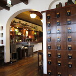 平和園 - レトロな小上がり用靴箱(2020年7月)