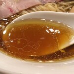麦と麺助 - 中華そばのスープ