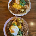 スープカレーとスパイスカレーの店 きち - Instagram的に並べて撮ったが向きが（苦笑）