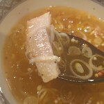 つけ麺 いちびり - つけ汁の中のチャーシュー