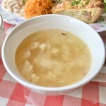 花・ふらんす食堂やまもと - アスパラガスとベーコンのキッシュ＆野菜のお惣菜のプレートランチ(\1,380)　野菜のブイヨンスープ