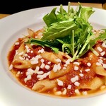 Tomato and mozzarella short pasta with mini salad