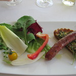 ガーデンレストラン - 春野菜のキッシュとイノシシの自家製ソーセージ