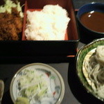 そば清 - 日替弁当（味噌ヒレカツとざるそばを選択）（９４５円）