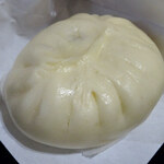 肉まん研究所 - 四川肉味噌まん150円