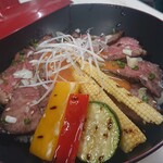 炭火焼肉 あもん - ローストビーフ丼