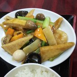 香港屋 - 「五目入り揚げ豆腐炒め」アップ