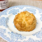 とらやベーカリー - スコーン ￥110 中はふわっとして優しい味わい