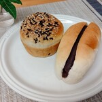 とらやベーカリー - つぶあんパンとあんミルク