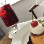 喫茶店 粒 - プリンとハイビスカスティー