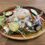 カフェクラフト - 牛肉のサラダご飯　ご飯セット1100円　スープがセット　