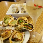 8TH SEA OYSTER Bar - 