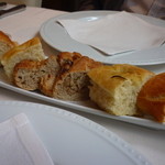 ビオディナミコ - ＜2012年6月＞自家製パン3種　フォカッチャふわふわ！胡桃とフェンネルのライ麦パンうまし！