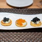 ARMONICO - ブリニ 有明の海苔の穂先 ブルターニュのマスの卵 イタリア産のキャビア ディルとマスタードのソース