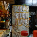 大富食堂 - 年季の入った短冊メニューはほぼお値段が張りかえられています。