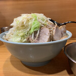 ラーメン二郎 - 【2020.7.5】小ラーメンヤサイノーコールのサイドビュー。