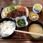 サフラン - とんかつ定食　１３５０円