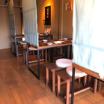 酒と炭焼 おかげさん - 飛沫感染防護シートで仕切り