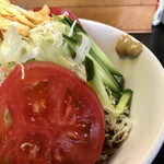吉ひろ - 冷めん　650円のトマトのアップ