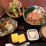 Kuzuryuu Soba - お蕎麦と丼のセット
                (冷)越前おろし蕎麦＋焼き鯖寿し(出汁巻玉子付き) 
                1,050円＋舞茸天 110円