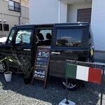 ナガタ店 - お弁当の販売は車で