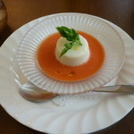 ビストロ プーフェ - 新たまねぎのババロアとガスパチョ（ランチ前菜）