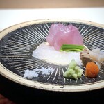 菊鮨 - ＊オコゼは肝も添えられていて、ポン酢で頂きましたが好きなお魚ですので美味しいこと。 ＊甘鯛はほどよい熟成で、甘鯛らしい甘味旨味を感じ美味。