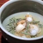 菊鮨 - ＊つぶ貝のコリッとした食感とジュンサイのヌルッとした食感を楽しめる、面白い組み合わせですが 出汁とお酢の塩梅がよく、美味しい。