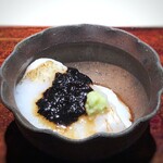 菊鮨 - ノドグロ(対島）の温かい鮨、海苔醤油添え・・脂ののったノドグロの旨味と海苔洋酒がよく合います。