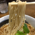 Ramenfakutori - 麺は喉ごし良く わずかに小麦の香りも漂い