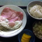 菊屋 - ハムエッグ 小ライス 味噌汁