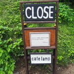 カフェ　ランプ - お店下の案内板