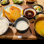 Yamaimono Ooi Ryouri Ten Kawasaki - 海のフライ３種と麦とろごはん定食