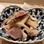 たかおか - 竹岡の鯵　魚体が大きくて艶々ピカピカ　八街の落花生を一緒に和えるのはやはり千葉県らしくていいですね♪  こんなお料理の発想が楽しくなります♬