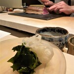 たかおか - ワカメと酢がさっぱりとした蓮根の薄切　自家製のポン酢でさっぱりといただきます♬