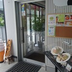 小島かふぇ - 入口、手前に食品サンプル