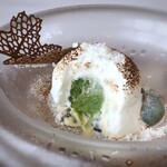 MAISON LAFITE - ＊中には「八女茶の餡」、アーモンドミルクのムースは甘さが控えめ。食後に頂くには最適のデザート。