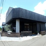 モンスターズカフェ - お店外観　看板控えめ