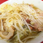 ラーメン二郎 - ＜参考＞ラーメン半分＋豚増し＋ニンニク
