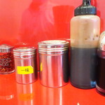 ラーメン二郎 - 卓上調味料