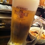 Tare Yakiniku Kinnikuya - 生ビール（プレミアムモルツ）490円