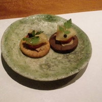 焼鳥YAMATO - マモン・エ・フィーユの焼き菓子ベースの鳥肉料理