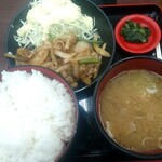 Komagatake Sa-Bisu Eria (Nobori) Fu-Do Ko-To - 焼肉定食(¥720位) 無料ライス大 定食には豚汁付きます。