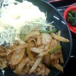 Komagatake Sa-Bisu Eria (Nobori) Fu-Do Ko-To - 豚バラ肉・玉ねぎ・ニンニクの芽 で構成されてます。
                        甘しょっぱい味付けの焼肉です。