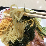 劉家 西安刀削麺 - 麺は、こんな感じ