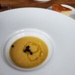 ソリスアグリトゥーリズモ - とうもろこしのスープにカカオニブが入ってます。チョコの香りが楽しいスープ。